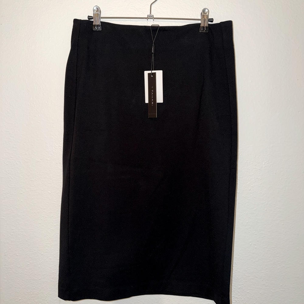 T Tahari black pencil skirt - super stretchy! NEW